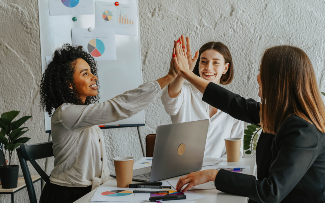 Motivation & Engagement im Team: Wie Sie Ihr Team zum Leuchten bringen ✨🚀